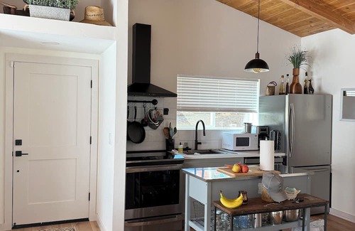 Douglas Flat Hütte | A 2 Bedroom 1 Bath Country Style Cottage just down the road from Murphys.