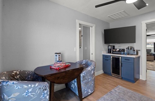 Queen Valley Haus | Luna Mesa/Private Back Yard, Pet Friendly, Telescope and Stargazing