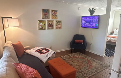 Auburn Wohnung | War Eagle Retreat-Steps from Jordan-Hare and Downtown Auburn!