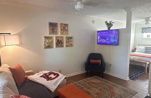 Auburn Wohnung | War Eagle Retreat-Steps from Jordan-Hare and Downtown Auburn!