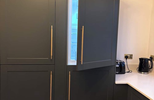 Neath Haus | Luxury Neath Center Stay | Discounts on Long Stays