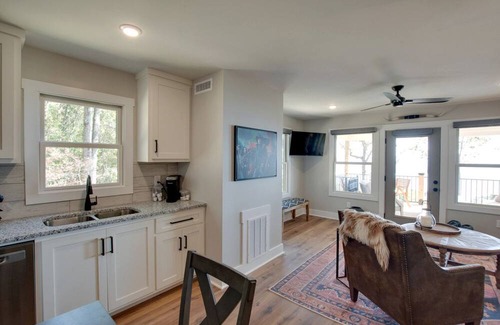 Groveoak Kabine | Gorgeous Cabin Great for Groups or Families with Jacuzzi, Fire Pit and Views in Alabama