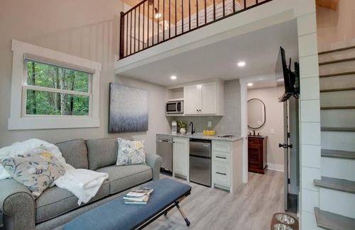 Groveoak Kabine | Off-grid Tree House Suitable for Four in Alabama