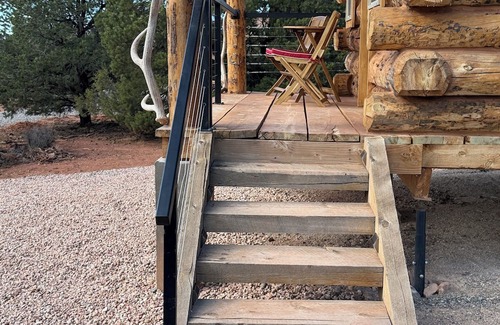 Torrey Kabine | Pioneer Cabin at Lion Mountain Retreat on 10 Acres Surrounded by Public Land