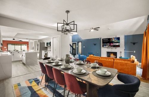 Woodlands of Camino Real Haus | NEW! Luxe SW Escape Pool Game Room Mini Golf