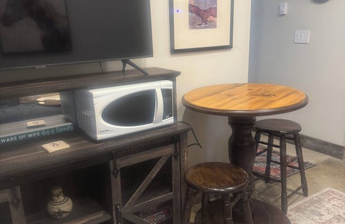 Victor Wohnung | The Painted Pony Studio...A unique and charming accommodation.