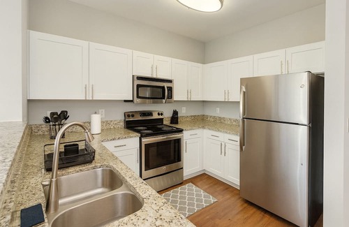 Old Fourth Ward Wohnung | Chic Midtown Retreat - Steps to Shops, Eats, & Fun