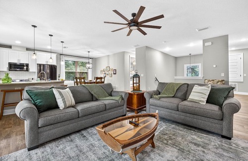 Odessa Haus | Drift & Dwell | Modern Lakehouse Retreat