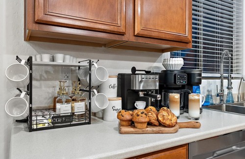 Tamaron Villa | Bora Bora! Pool, Spa, Pickleball, Theater, Firepit