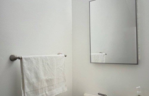 Alexandria West Haus | Enjoyable townhome with AC in charming Alexandria