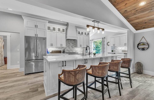 Dadeville Haus | The Chill and Thrill Lakehouse