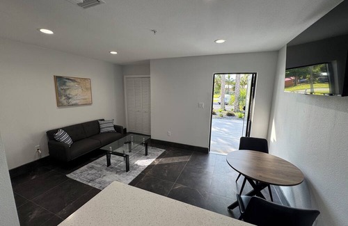 Clewiston Wohnung | Clewiston Comfort #8 – Serene 1BR Space