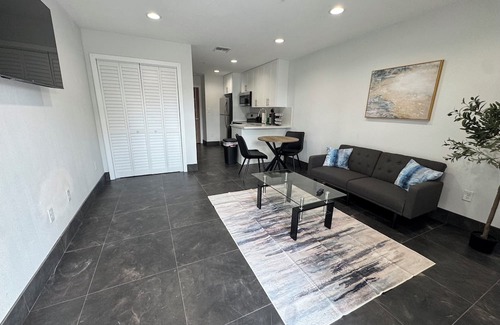 Clewiston Wohnung | Clewiston Comfort #7 – Contemporary 1BR Gem