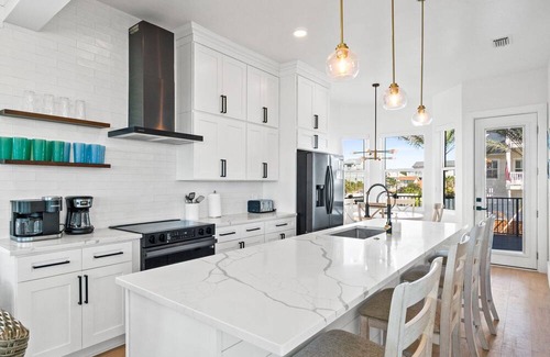 Tang-O-Mar Haus | 🌊 Liquid Assets | 7BR w/ Gulf Views, Resort Pool & Steps to Beach, Sleeps 30