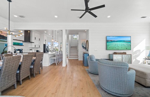 Tang-O-Mar Haus | 🌊 Liquid Assets | 7BR w/ Gulf Views, Resort Pool & Steps to Beach, Sleeps 30