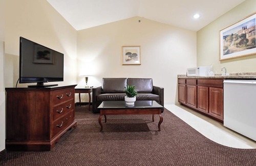 Pembine Hotel | Family Friendly Getaway! 3 Cozy Units w/ Pool & Gym Access, Free Parking!