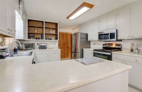 Griffin Haus | Playground & Grill: Pet-Friendly Griffin Getaway!