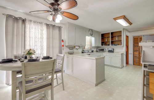 Griffin Haus | Playground & Grill: Pet-Friendly Griffin Getaway!