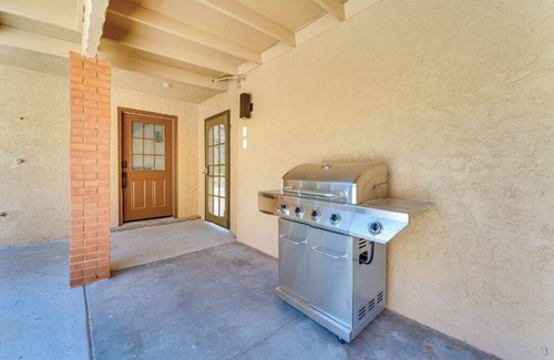 Bullhead City Haus | Spacious 4-bedroom house in fabulous Bullhead City with AC