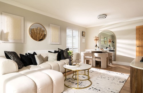 Sandbanks Wohnung | SEAHAVEN IN SANDBANKS - UNIQUE STAY | SLEEPS 4 | PETS ALLOWED | HOT TUB | BBQ | PATIO | WI-FI