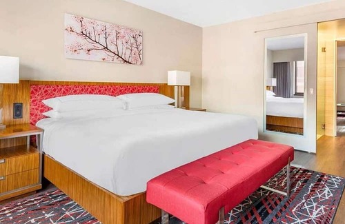 West End Resort | Elegant Georgetown Retreat | Hilton 1BR Suite | Walk to Shops & Dining | The Dis