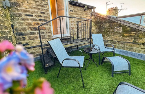 Padfield Wohnung | Located in the heart of Glossop in the High Peak, Westwood Boutique Aparthotel combines comfort with convenience. Set against the breath-taking backdrop of the Peak District.