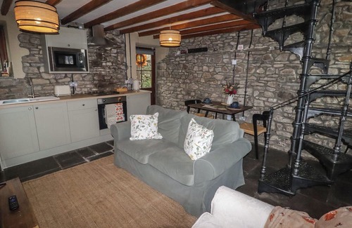 Cwmbach Hütte | ARIAN, pet friendly, character holiday cottage in Aberdare
