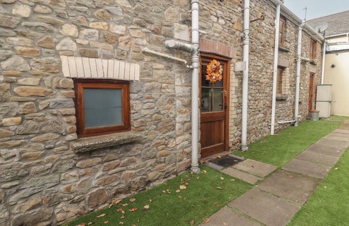Cwmbach Hütte | ARIAN, pet friendly, character holiday cottage in Aberdare