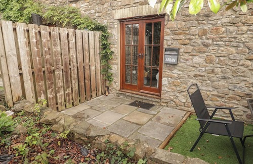 Cwmbach Hütte | ARIAN, pet friendly, character holiday cottage in Aberdare