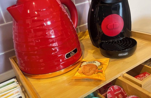 Warrington Wohnung | Modern Skylight Suite | Central Warrington Stay