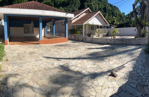 Sao Lourenco Haus | House with air conditioning 50m from Riviera beach, pets allowed.