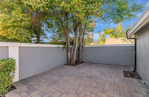 Ryland Haus | Large 6 Bedroom DT SJ Getaway with Huge Backyard and 2 car garage. Fast Wifi