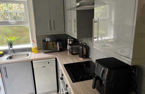 Darlaston Haus | Elegant Victorian Home w/7 Bedrooms | Perfect for Work Crews & Family Gatherings