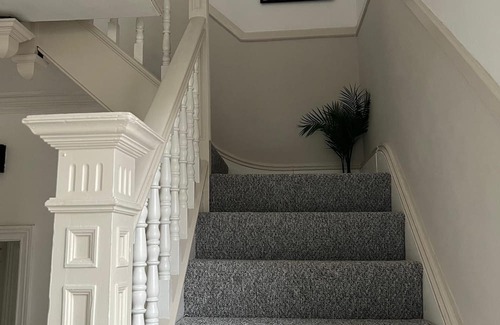 Darlaston Haus | Elegant Victorian Home w/7 Bedrooms | Perfect for Work Crews & Family Gatherings