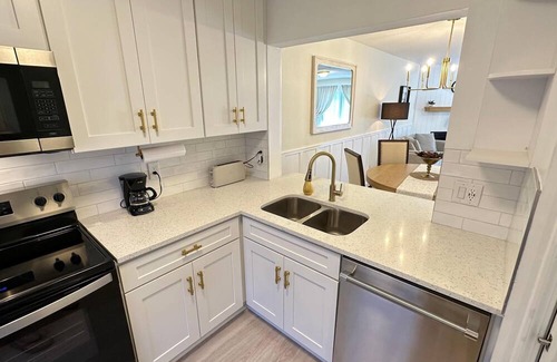 Southside Haus | Spacious 2BR Townhome with Private Baths