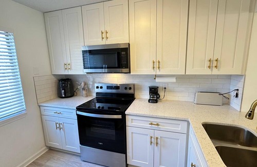 Southside Haus | Spacious 2BR Townhome with Private Baths