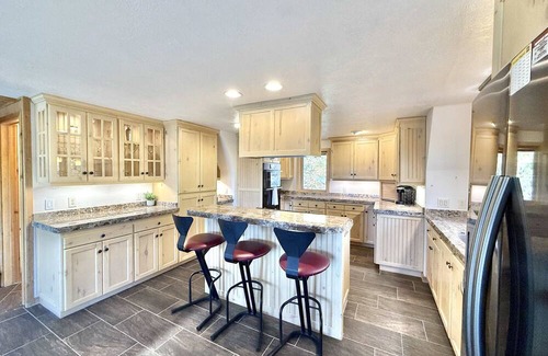 Kanab Kabine | Secluded Kanab Family Cabin w Hot Tub and Red Rock Views