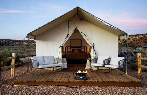 Kanab Wohnmobilvermietung | Kanab's Glamping Getaway with Your Pet: Comfort Meets Adventure