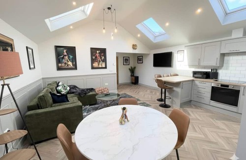 Arbury Haus | Luxury new-build house nr Science & Business parks