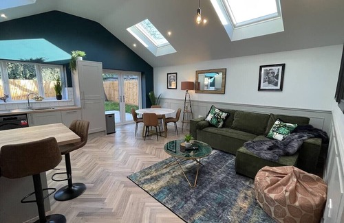 Arbury Haus | Luxury new-build house nr Science & Business parks