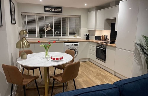 Arbury Haus | Luxury new-build house nr Science & Business parks