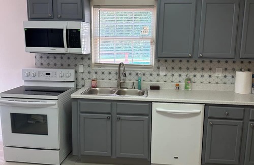 Shirley Haus | Charming 3-bedroom house with AC and WiFi in Shirley