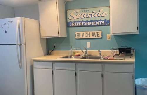 Gladwin Kabine | Cozy 2-bedroom cabin in Gladwin near elk lake & near sugar springs, lake lancer.