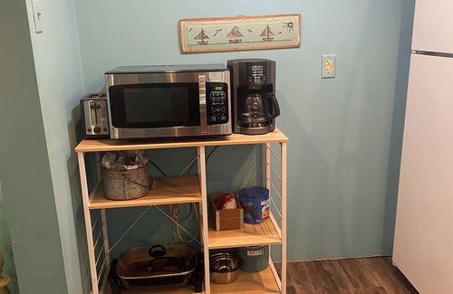 Gladwin Kabine | Cozy 2-bedroom cabin in Gladwin near elk lake & near sugar springs, lake lancer.