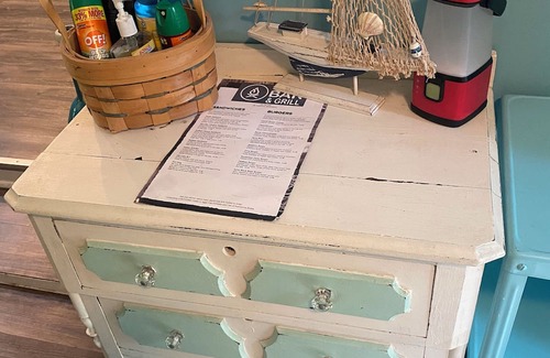 Gladwin Kabine | Cozy 2-bedroom cabin in Gladwin near elk lake & near sugar springs, lake lancer.