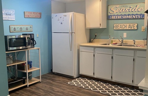 Gladwin Kabine | Cozy 2-bedroom cabin in Gladwin near elk lake & near sugar springs, lake lancer.