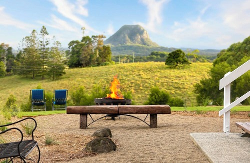 Pinbarren Haus | The Lodge at Pinbarren with Mountain Views & Pool