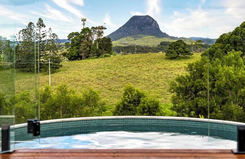 Pinbarren Haus | The Lodge at Pinbarren with Mountain Views & Pool