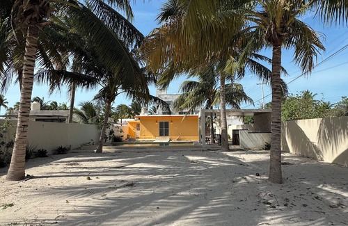 Chelem Haus | Tranquila casa para descansar en familia o disfrutar con amigos.