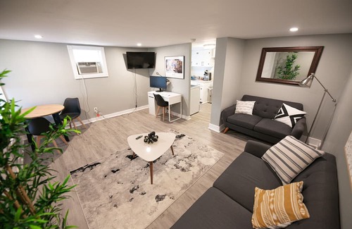 Lake Eola Heights Hütte | Charming DT Orlando cottage in brilliant location w/fast WiFi, AC, Pet Friendly